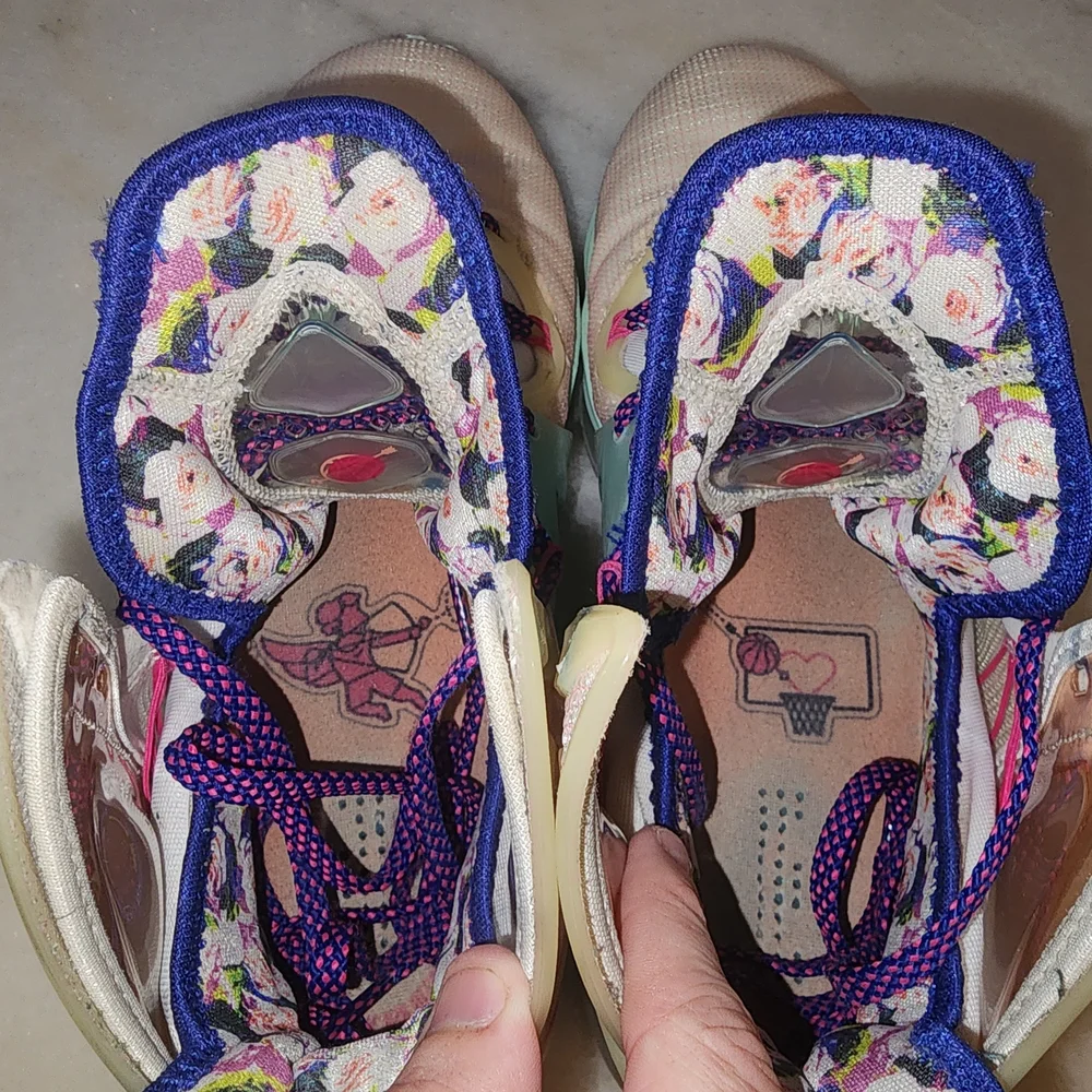 Nike LeBron 19 Valentine's Day Sneakers - Picture 4 of 5